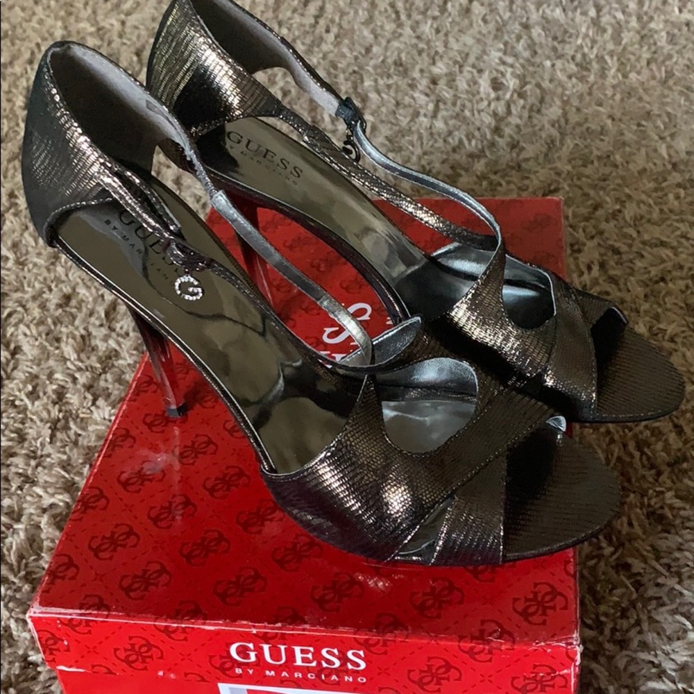 GUESS - Picture 2 of 4